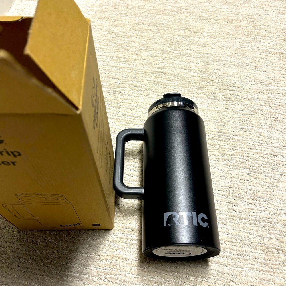 RTIC 64oz Road Trip Tumbler